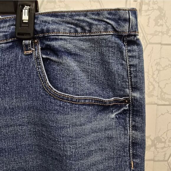 Terra & Sky Women's Plus Size Bermuda Denim Shorts, 7” Inseam, Size 4X (23W-30W) - Picture 7 of 10